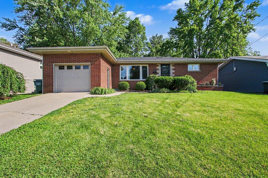 Photo of 1305 Wood Street, Valparaiso, IN 46383 (MLS # 839338)