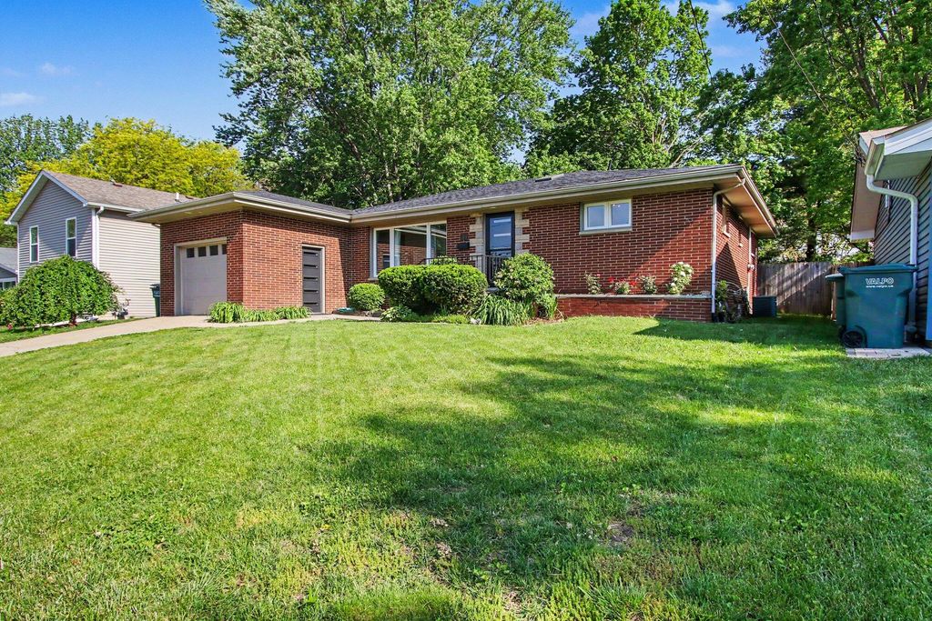 Photo of 1305 Wood Street, Valparaiso, IN 46383 (MLS # 839338)