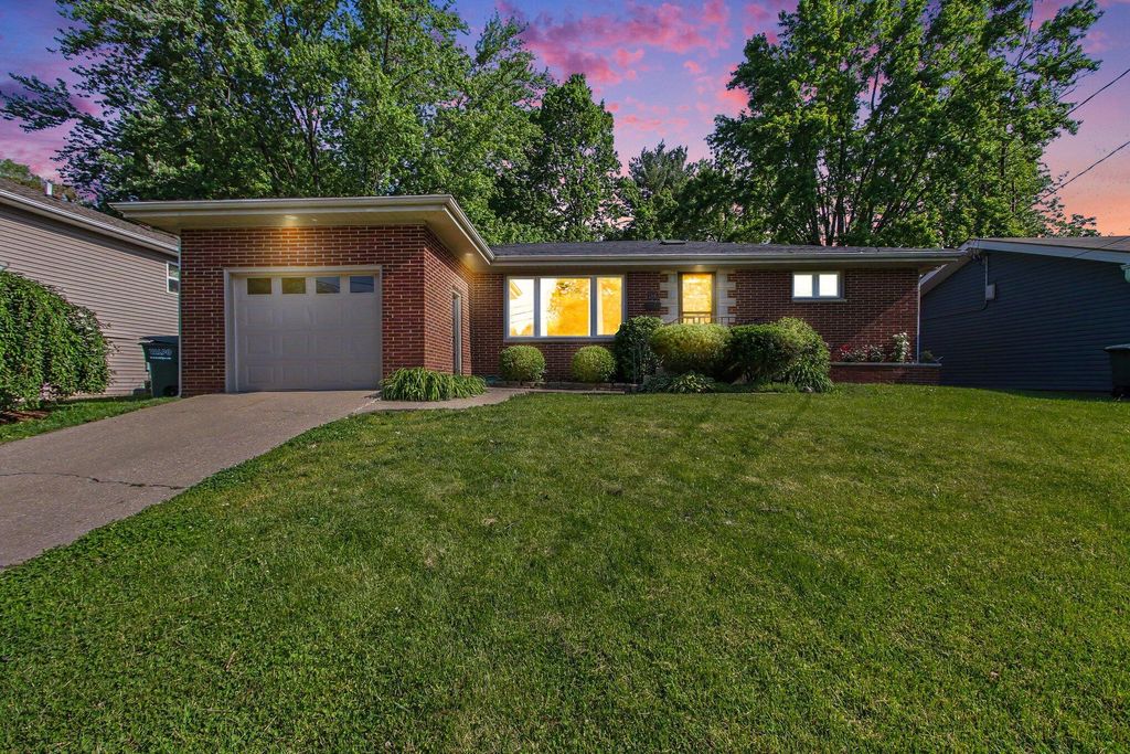 Photo of 1305 Wood Street, Valparaiso, IN 46383 (MLS # 839338)