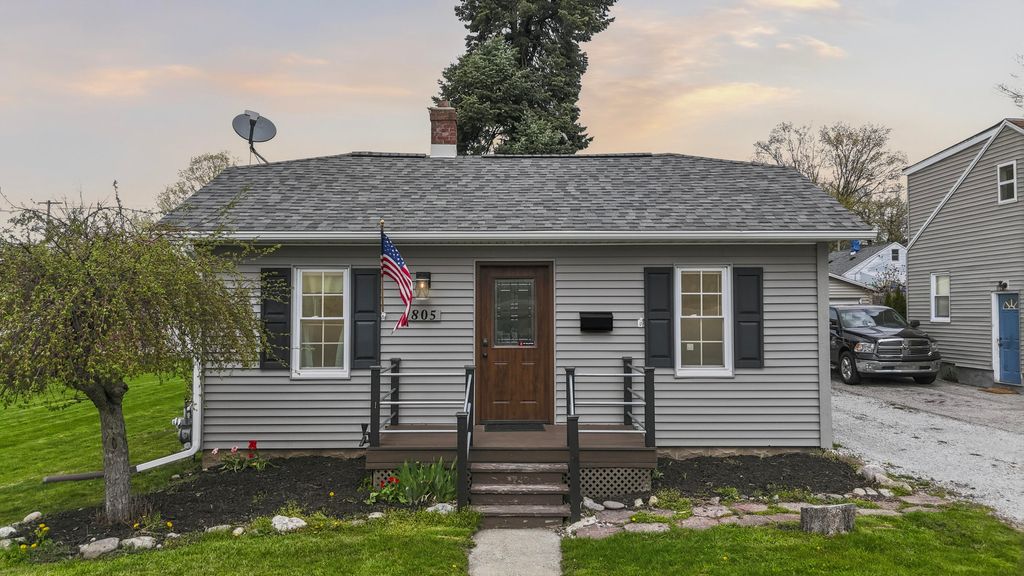 Photo of 805 E Jefferson Avenue, La Porte, IN 46350 (MLS # 837174)