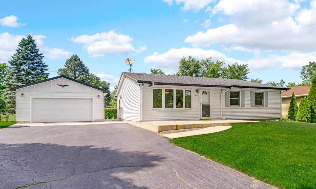 Photo of 433 Nantucket Road, Valparaiso, IN 46385 (MLS # 841074)