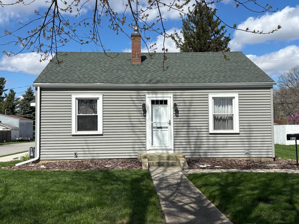 Photo of 828 W Grove Street, Rensselaer, IN 47978 (MLS # 836609)