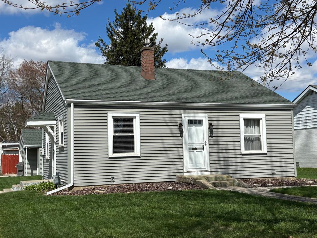 Photo of 828 W Grove Street, Rensselaer, IN 47978 (MLS # 836609)