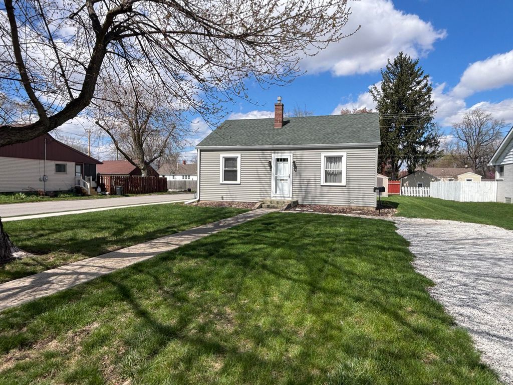 Photo of 828 W Grove Street, Rensselaer, IN 47978 (MLS # 836609)