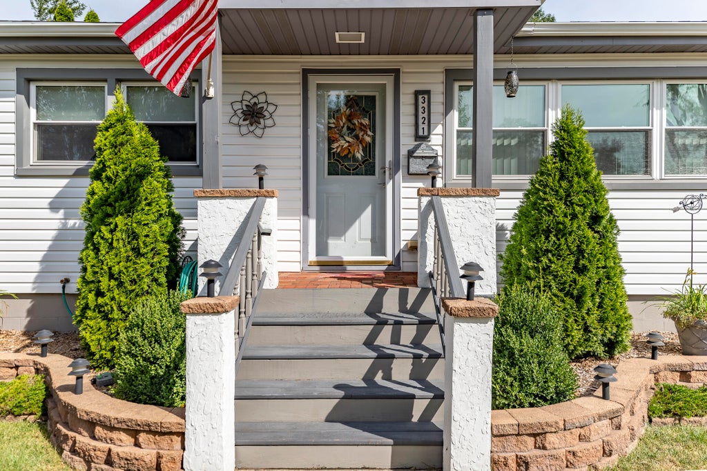 Photo of 3321 Maple Drive, Highland, IN 46322 (MLS # 845280)