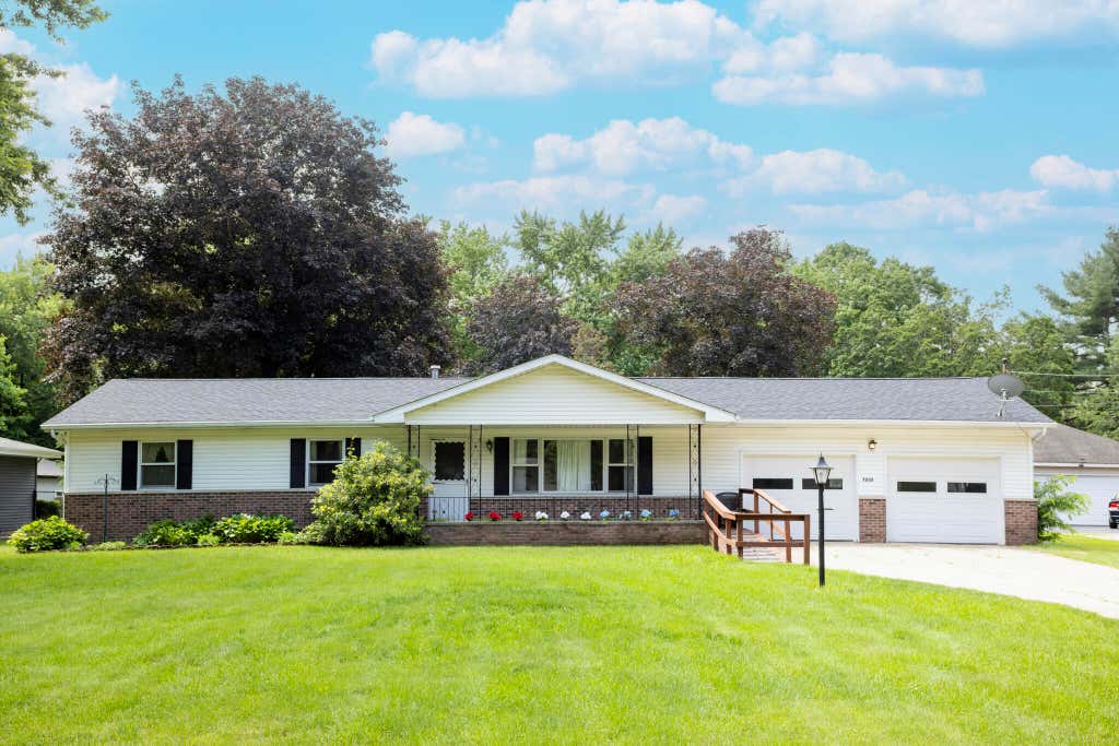 Photo of 7032 W Red Apple Drive, Michigan City, IN 46360 (MLS # 841099)