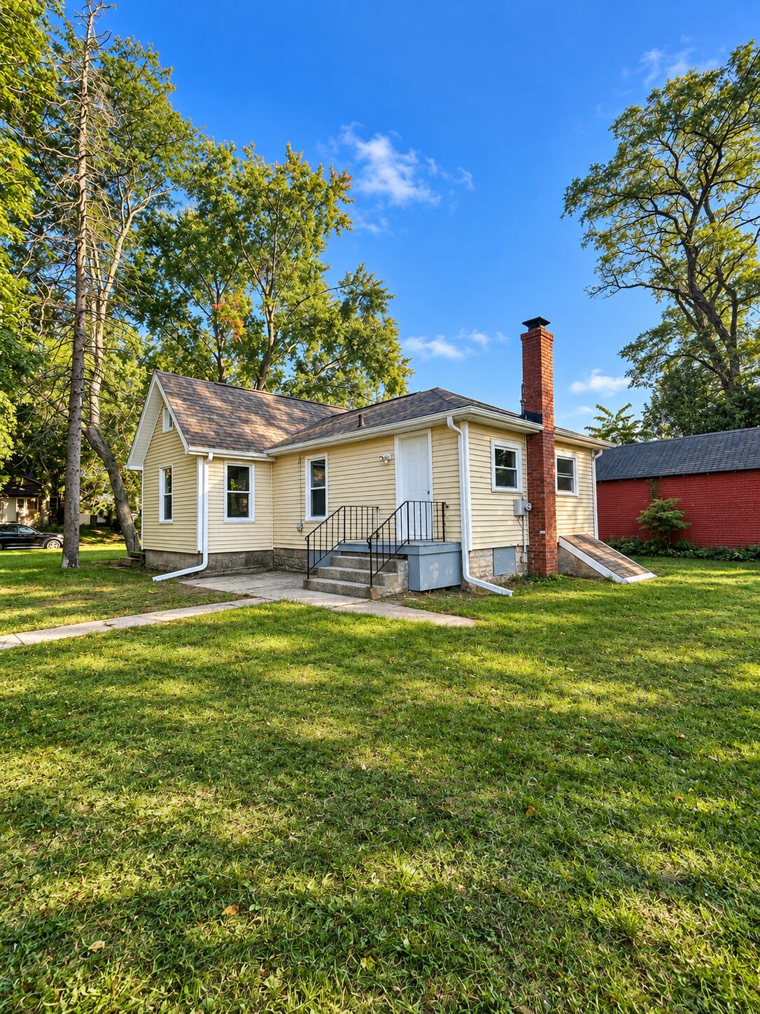 210 Ridgeland Avenue