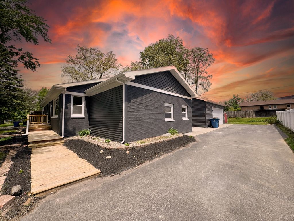 Photo of 405 Cedar Street NW, DeMotte, IN 46310 (MLS # 838385)