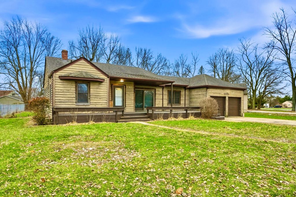 Photo of 1107 W 62nd Place, Merrillville, IN 46410 (MLS # 836882)