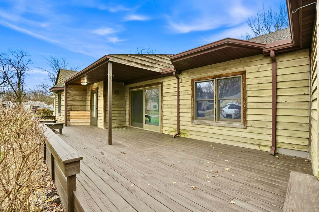 Photo of 1107 W 62nd Place, Merrillville, IN 46410 (MLS # 836882)