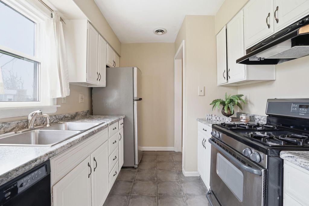 Photo of 1107 W 62nd Place, Merrillville, IN 46410 (MLS # 836882)