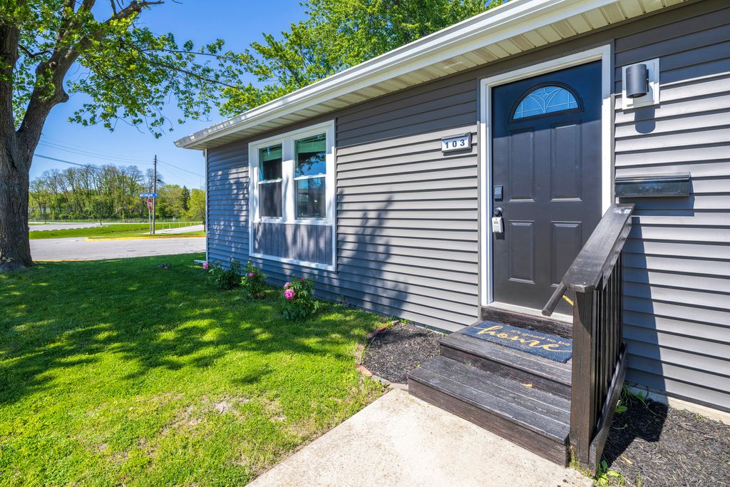 Photo of 103 Michigan Street, Porter, IN 46304 (MLS # 838873)