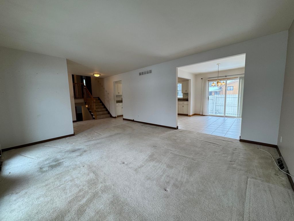 Photo of 1118 Fran-lin Pkwy, Munster, IN 46321 (MLS # 833367)