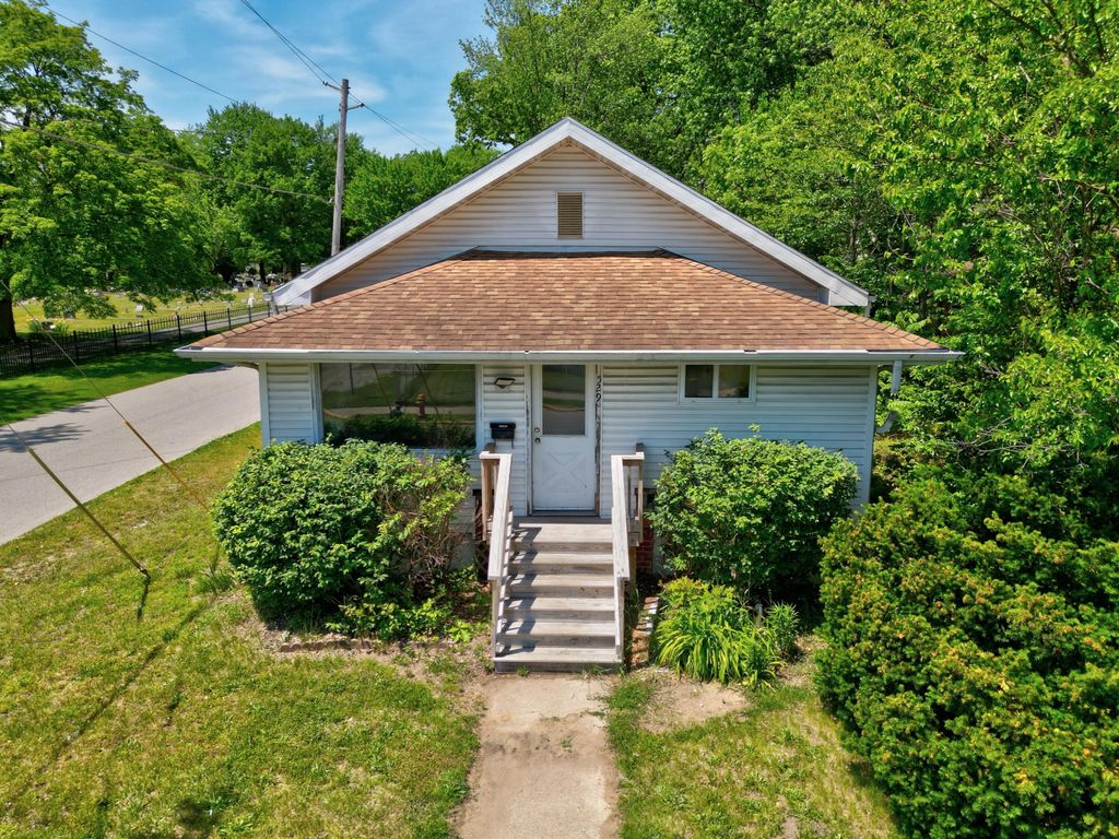 Photo of 529 Jackson Street, Michigan City, IN 46360 (MLS # 839821)