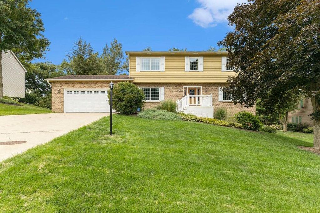 Photo of 194 Wexford Road, Valparaiso, IN 46385 (MLS # 832957)