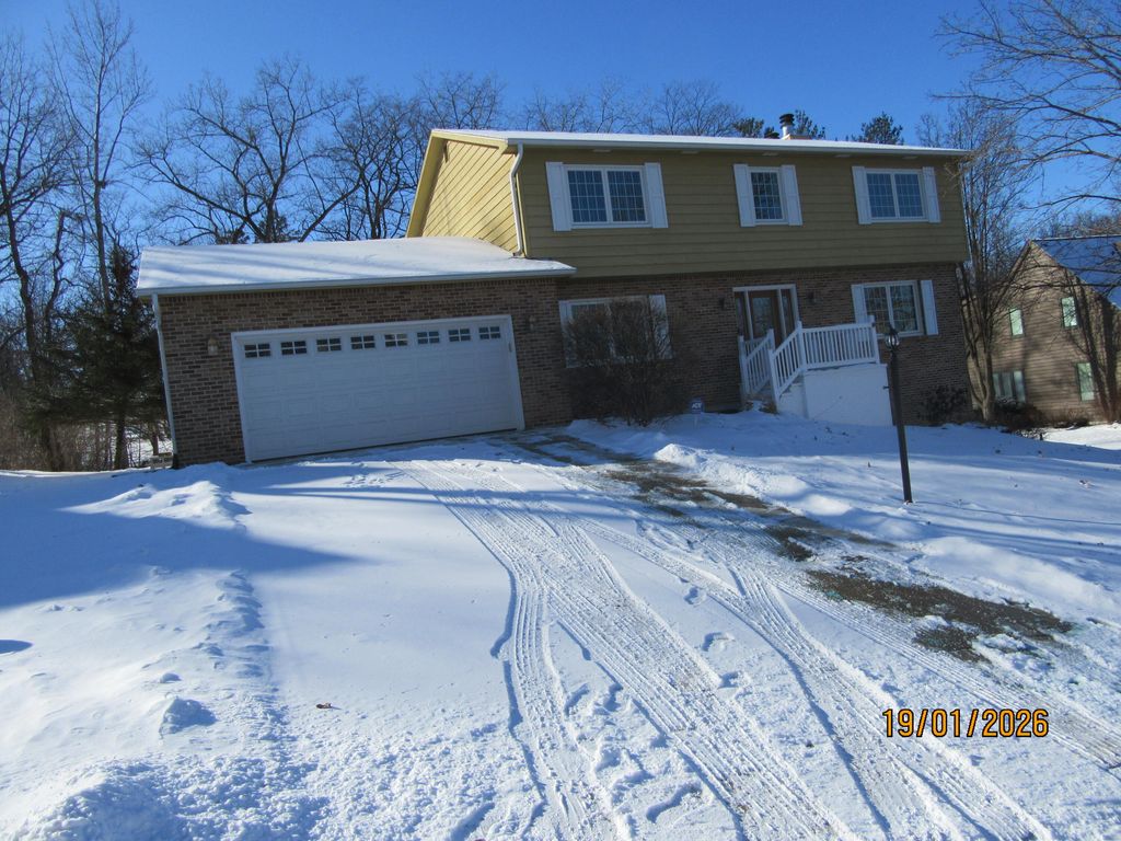 Photo of 194 Wexford Road, Valparaiso, IN 46385 (MLS # 832957)