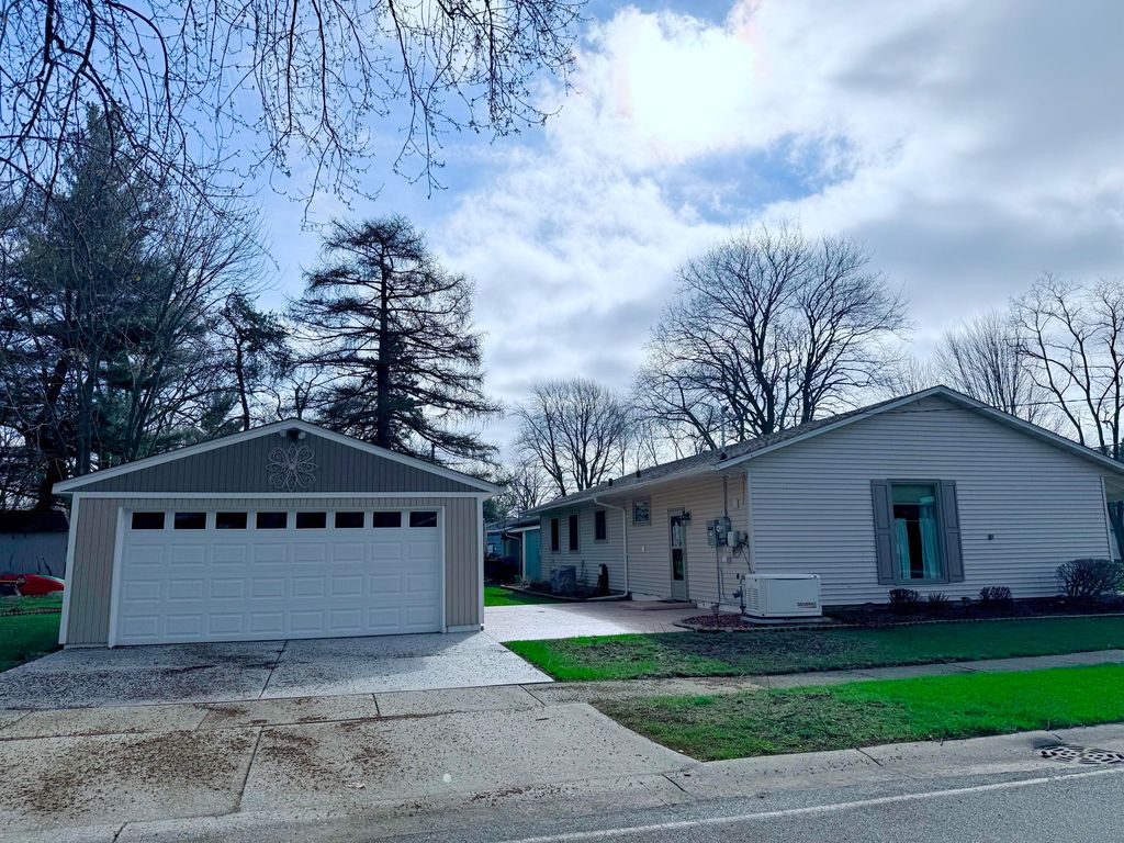Photo of 2400 E Cleveland Avenue, Hobart, IN 46342 (MLS # 836496)
