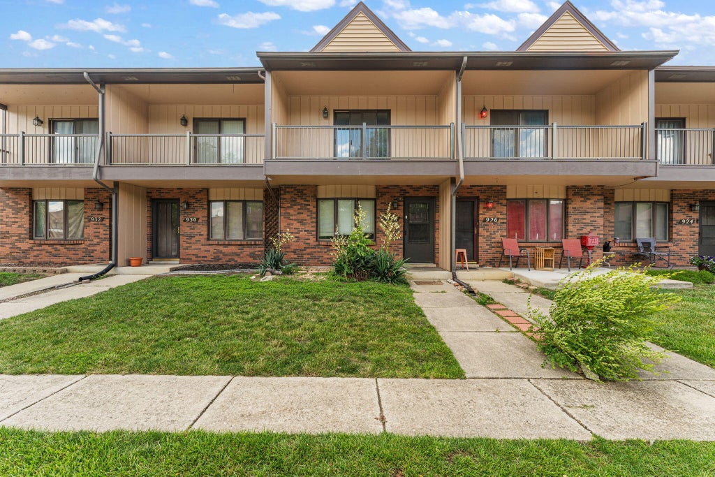 Photo of 928 Jordan Circle, Schererville, IN 46375 (MLS # 840868)