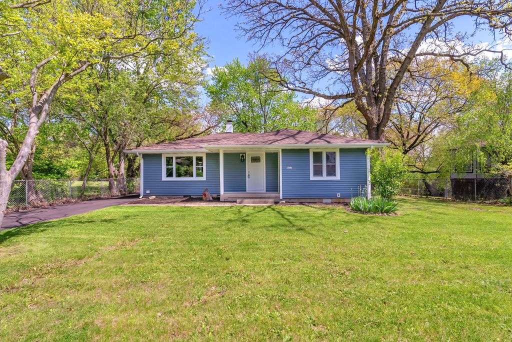 Photo of 922 Hayes Street, Crown Point, IN 46307 (MLS # 838289)