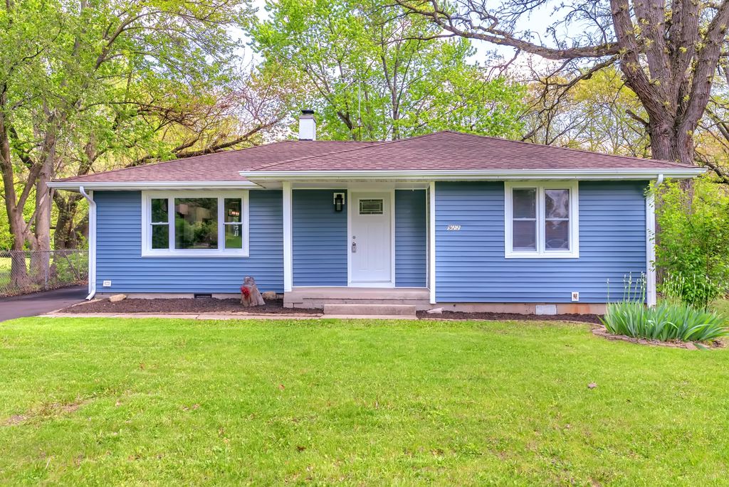 Photo of 922 Hayes Street, Crown Point, IN 46307 (MLS # 838289)