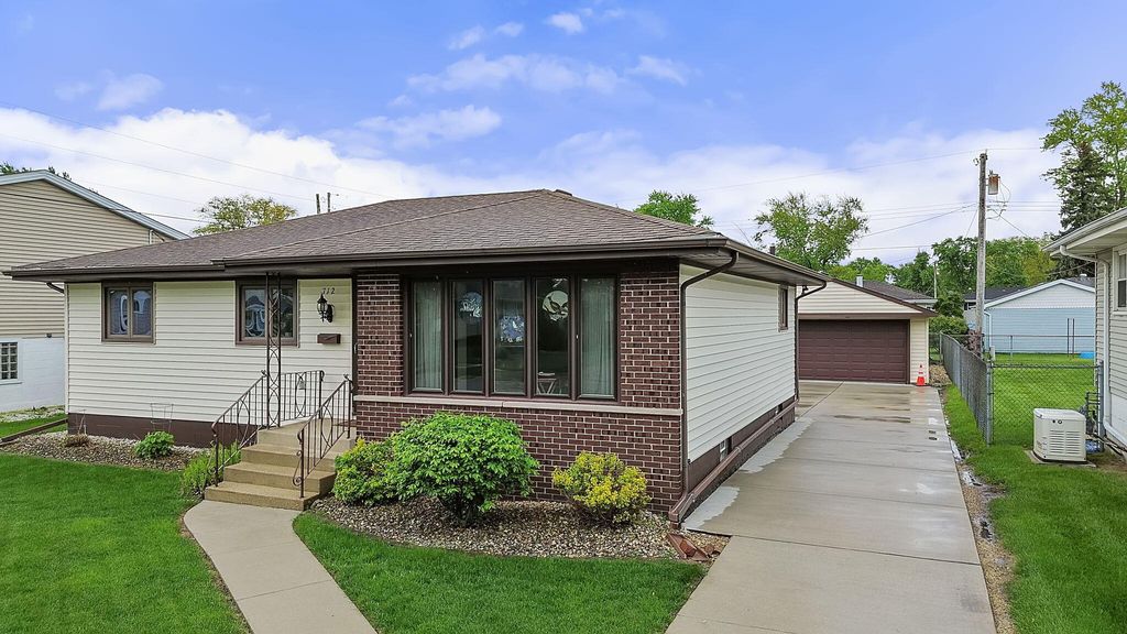 Photo of 712 211th Street, Dyer, IN 46311 (MLS # 838626)