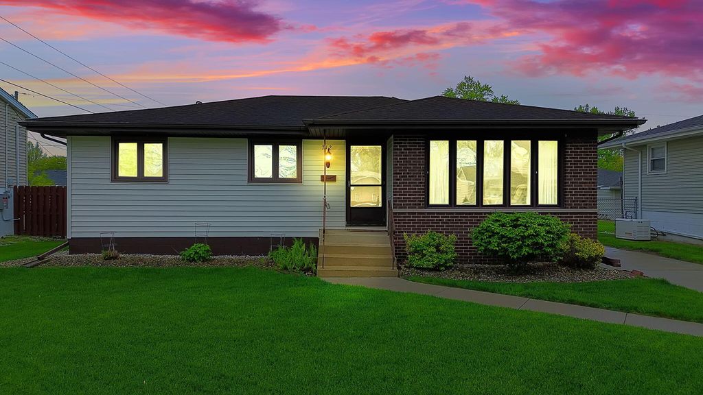 Photo of 712 211th Street, Dyer, IN 46311 (MLS # 838626)