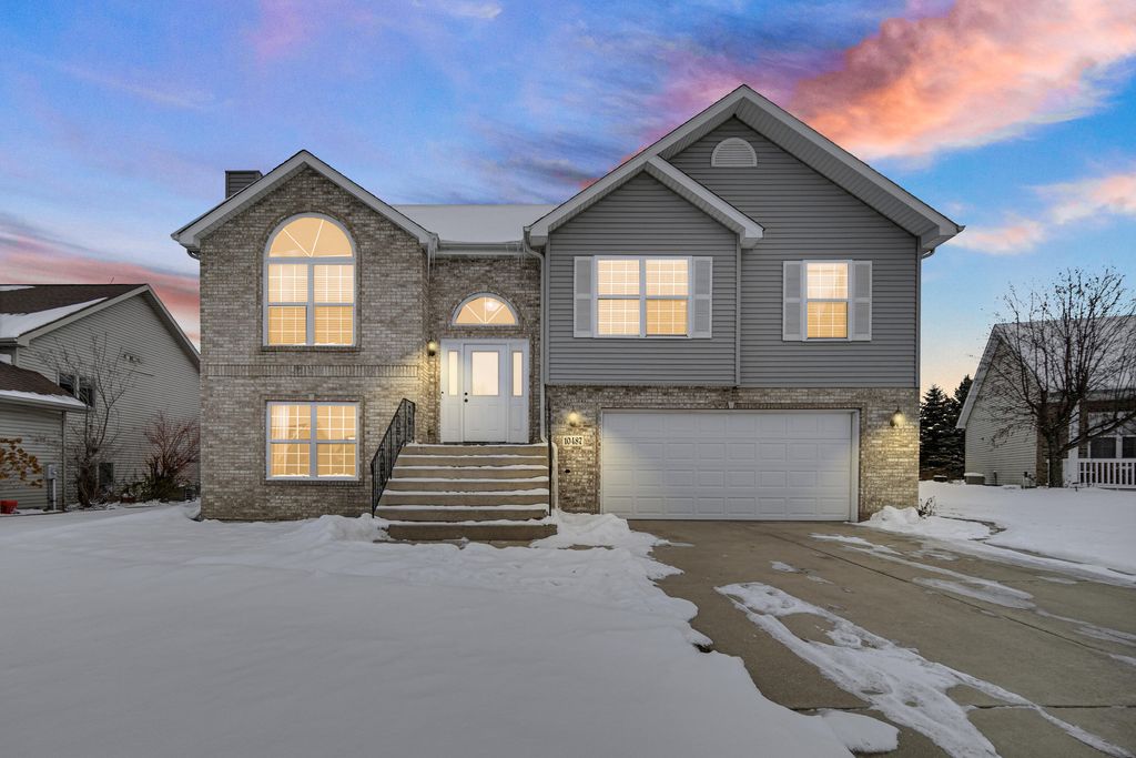 Photo of 10487 Pinnacle Street, Crown Point, IN 46307 (MLS # 831716)