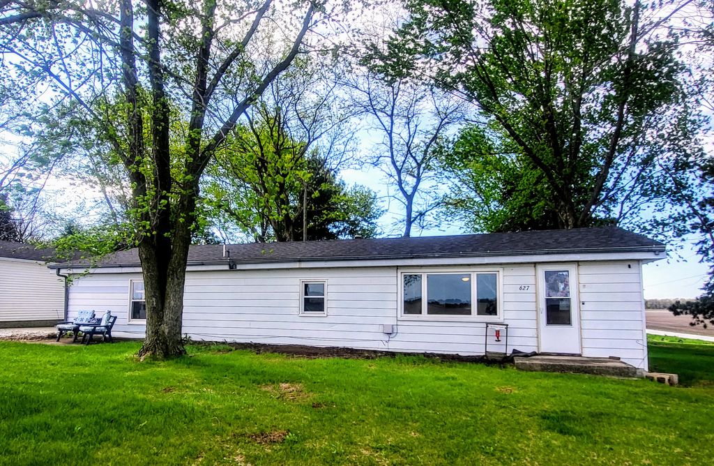 Photo of 627 E Mccoysburg Road, Rensselaer, IN 47978 (MLS # 837382)