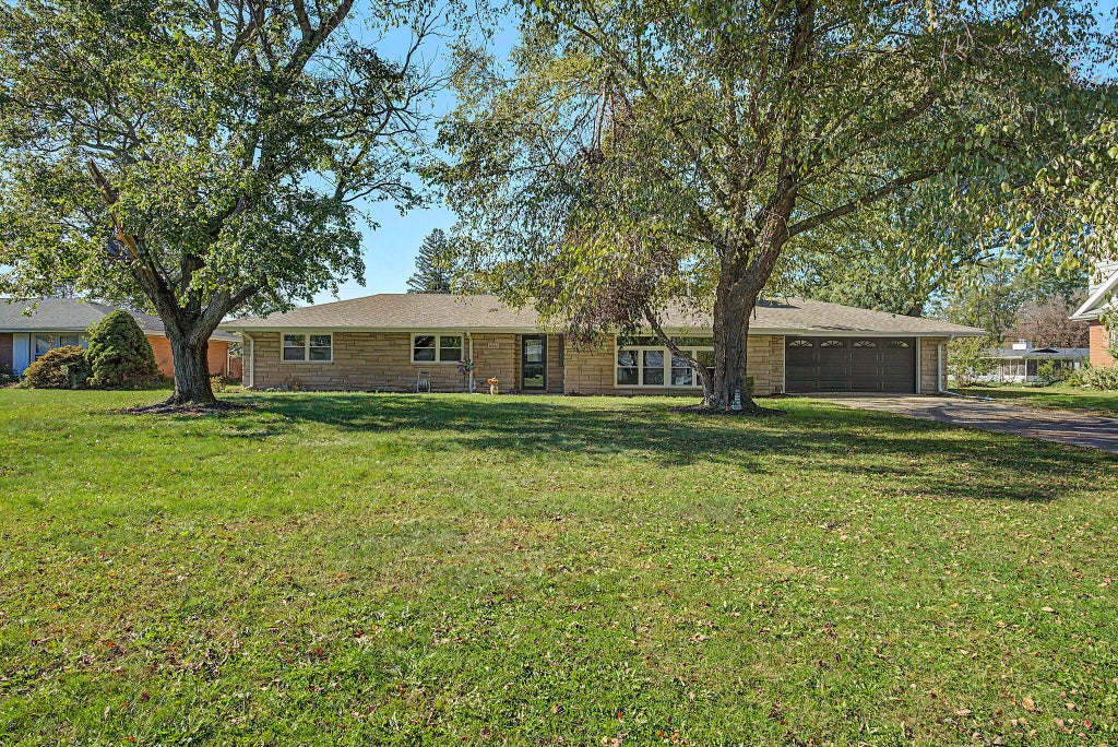 Photo of 6422 Hayes Street, Merrillville, IN 46410 (MLS # 847206)