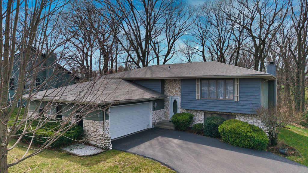 Photo of 186 Wexford Road, Valparaiso, IN 46385 (MLS # 836422)