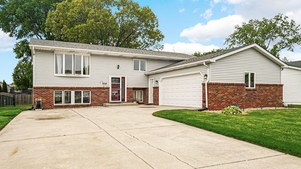 Photo of 508 James Wittchen Drive, Schererville, IN 46375 (MLS # 839135)
