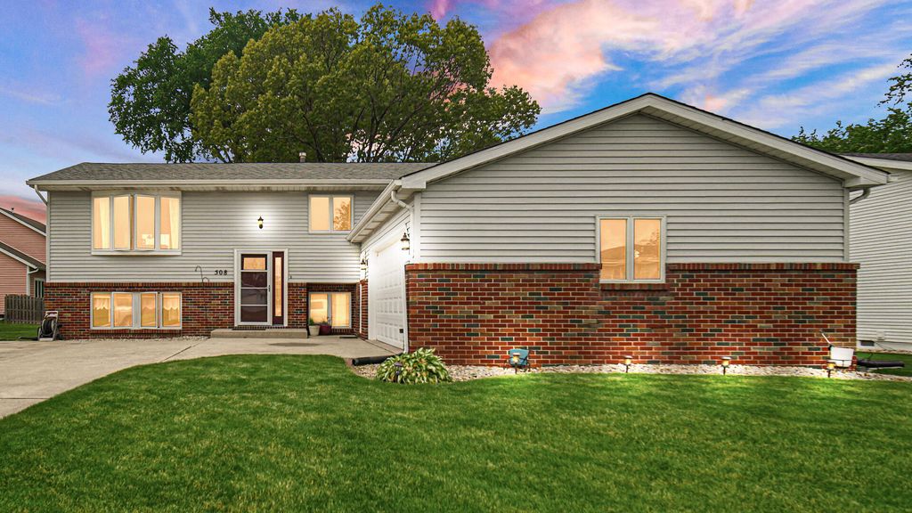 Photo of 508 James Wittchen Drive, Schererville, IN 46375 (MLS # 839135)