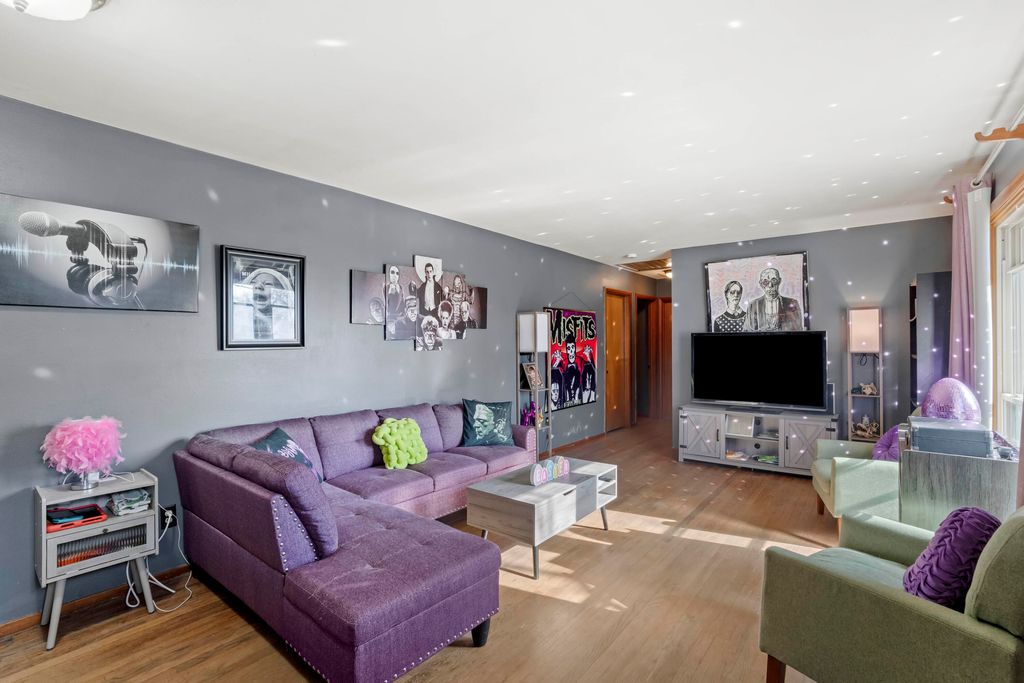 Photo of 411 Softwood Drive, Hobart, IN 46342 (MLS # 831307)