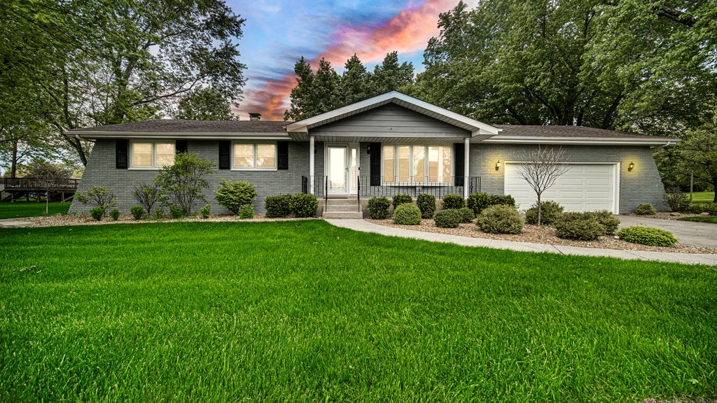 Photo of 13670 W 90th Avenue, Saint John, IN 46373 (MLS # 838931)