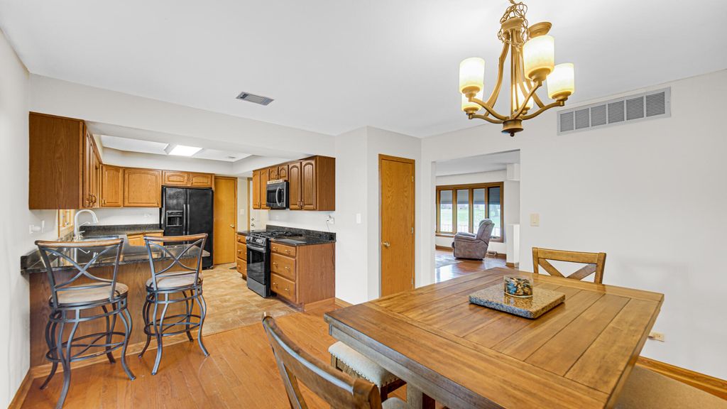 Photo of 13670 W 90th Avenue, Saint John, IN 46373 (MLS # 838931)