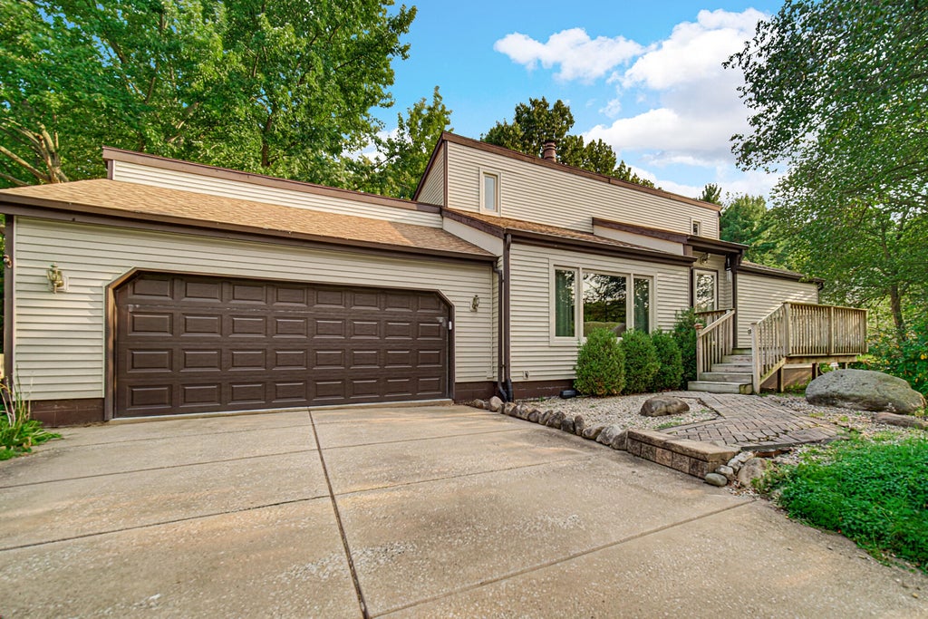 Photo of 7888 W Applewood Drive, La Porte, IN 46350 (MLS # 843103)