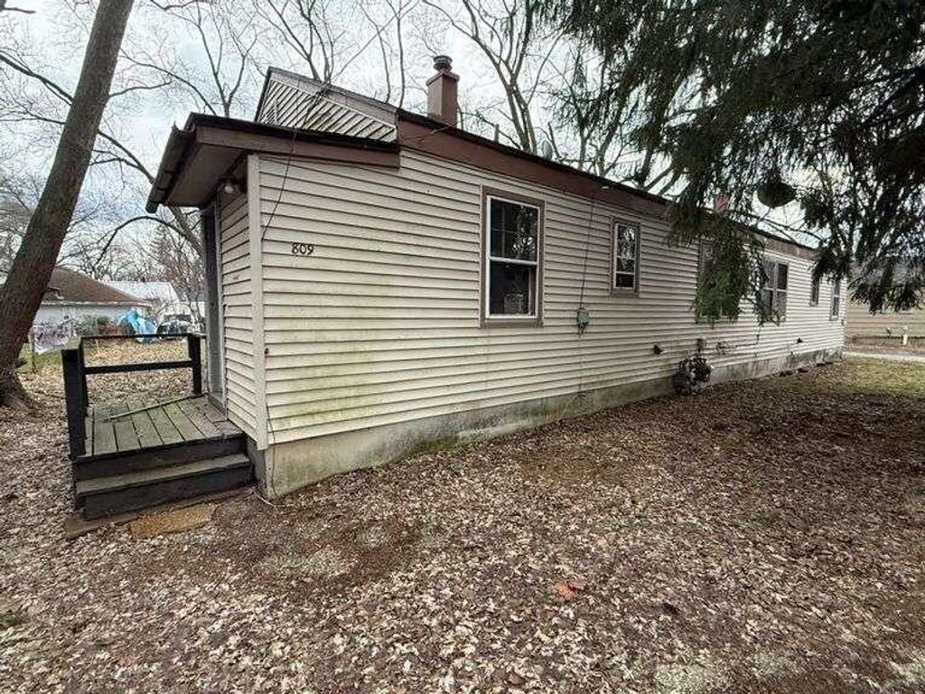 Photo of 809 Kingsporte Avenue, La Porte, IN 46350 (MLS # 835569)