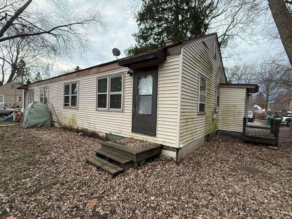 Photo of 809 Kingsporte Avenue, La Porte, IN 46350 (MLS # 835569)