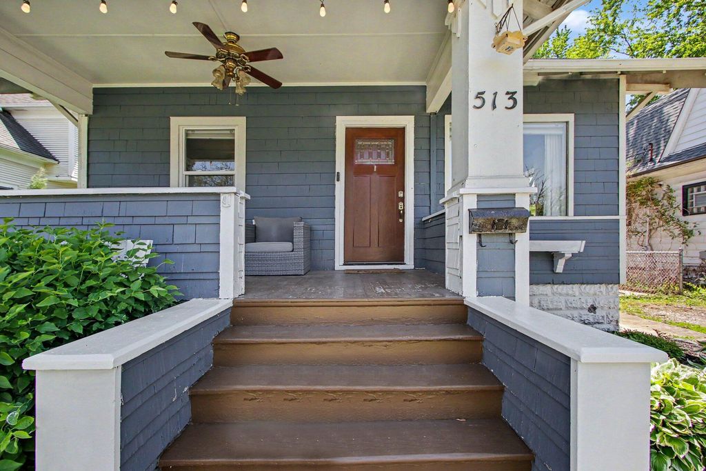 Photo of 513 E Joliet Street, Crown Point, IN 46307 (MLS # 838897)
