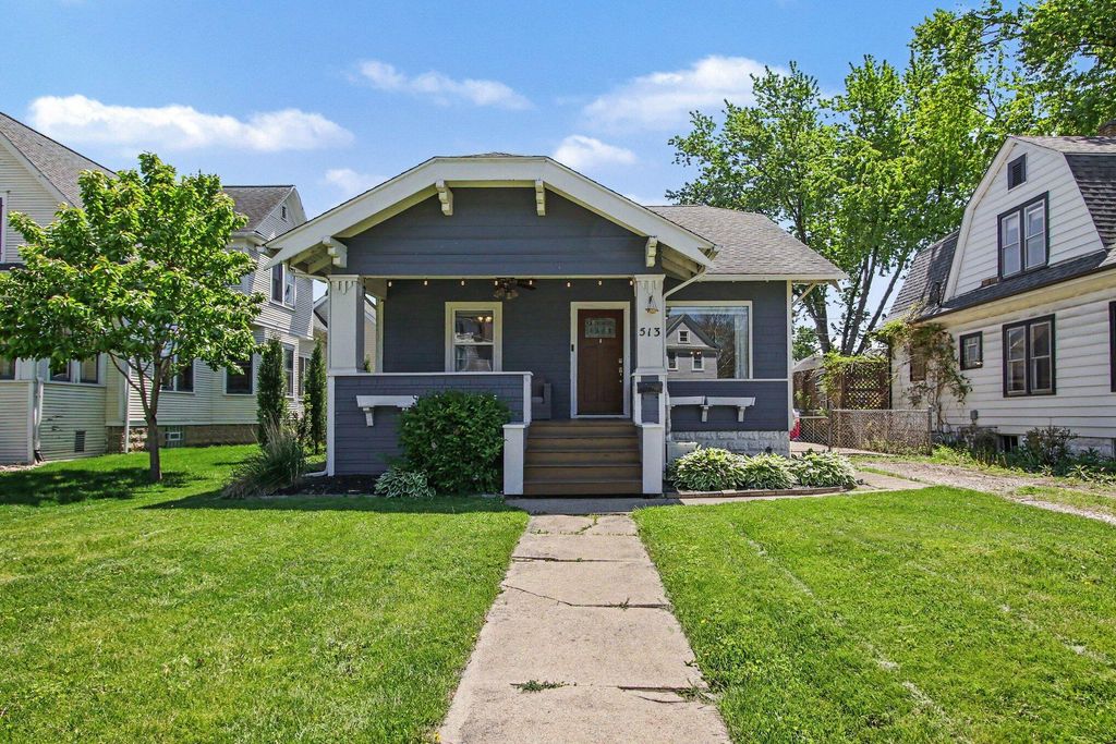 Photo of 513 E Joliet Street, Crown Point, IN 46307 (MLS # 838897)