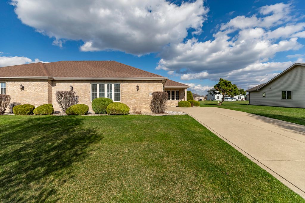 Photo of 9841 Hart Street, Saint John, IN 46373 (MLS # 837070)