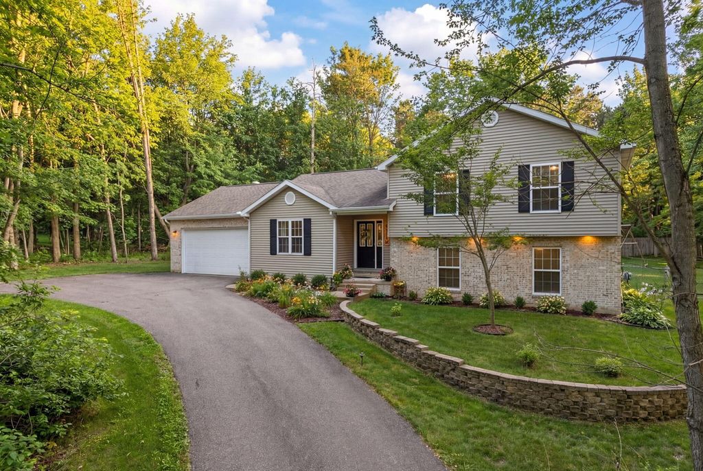 Photo of 2726 N Goldring Road, La Porte, IN 46350 (MLS # 834487)