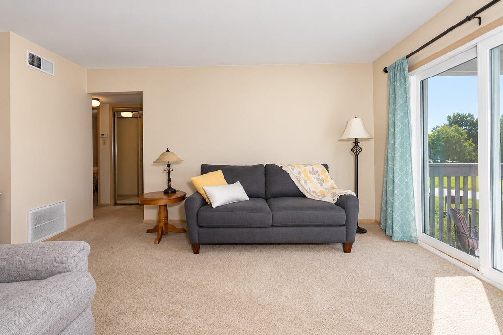 Photo of 1086 Millpond Road #H, Valparaiso, IN 46385 (MLS # 846051)