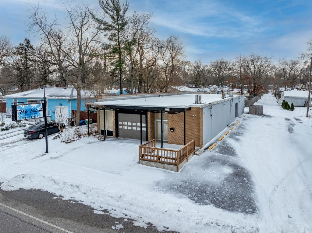 Photo of 4725 Central Avenue, Lake Station, IN 46405 (MLS # 831812)