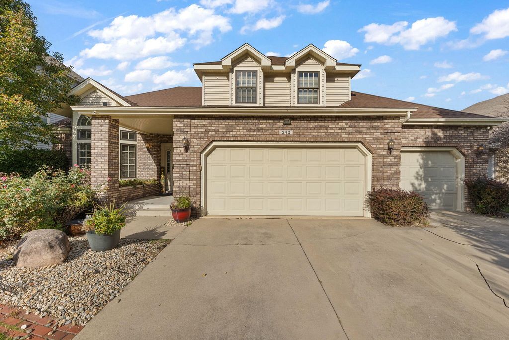 Photo of 242 Golfview Drive, Schererville, IN 46375 (MLS # 830555)