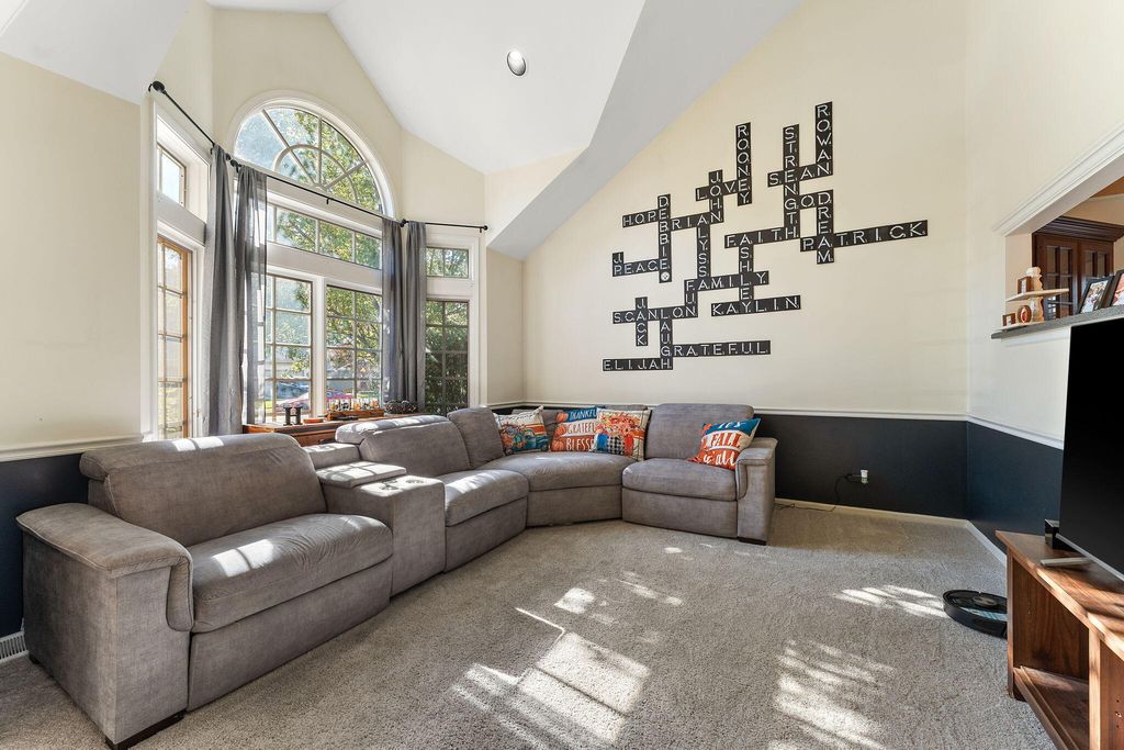 Photo of 242 Golfview Drive, Schererville, IN 46375 (MLS # 830555)