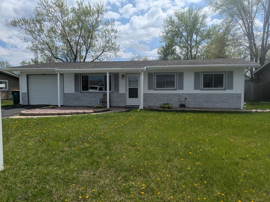 Photo of 414 Salt Creek Parkway, Valparaiso, IN 46385 (MLS # 837071)