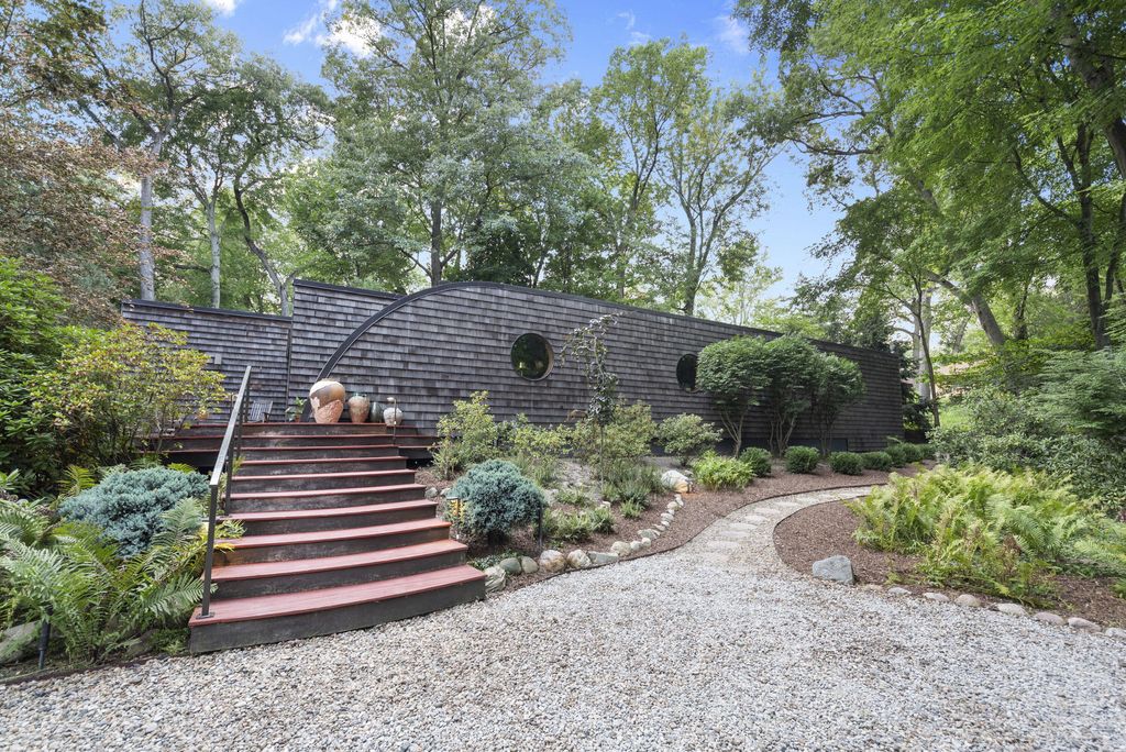 Photo of 3820 Hiawatha Drive, Michiana Shores, IN 46360 (MLS # 833329)