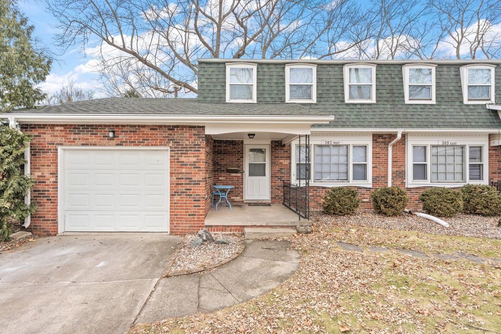 Photo of 303 Somerset Drive, Valparaiso, IN 46383 (MLS # 836592)