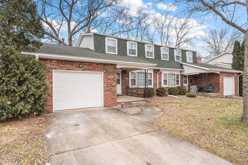 Photo of 303 Somerset Drive, Valparaiso, IN 46383 (MLS # 836592)